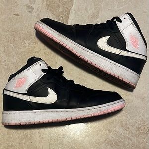 Pink/black Nike/Jordan Dunks 6.5y